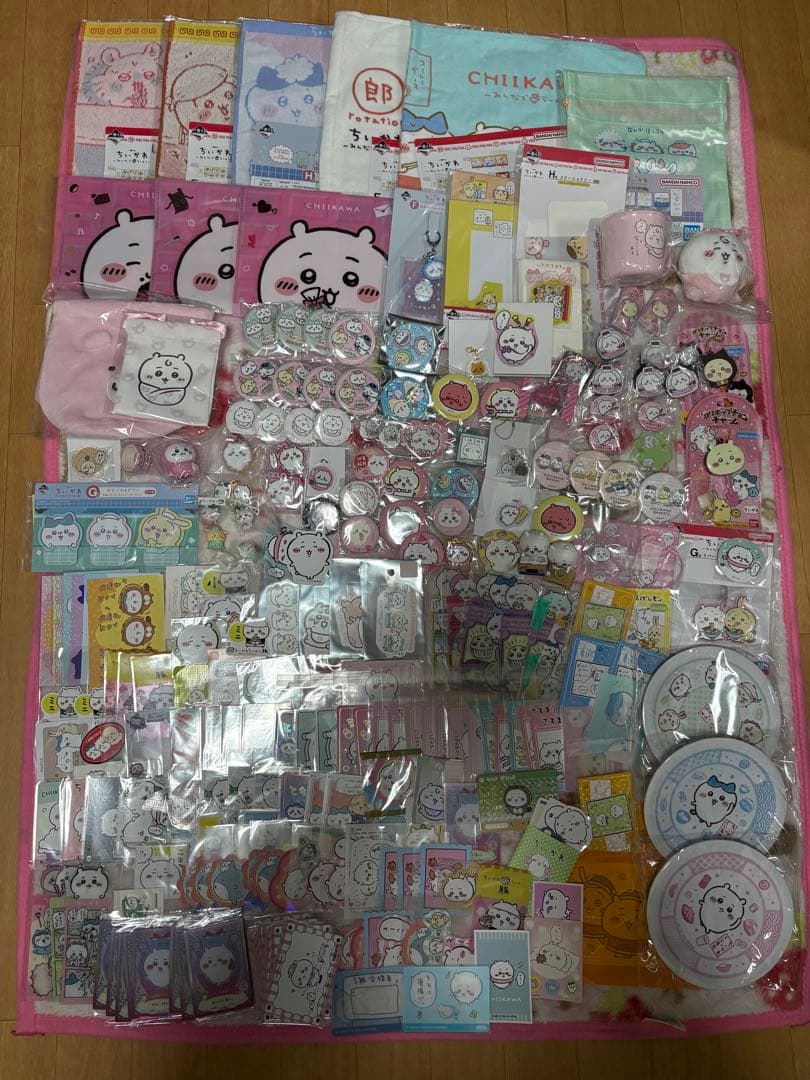 ちいかわ グッズ まとめ売り 缶バッジ カード ステッカー タオル くら寿司