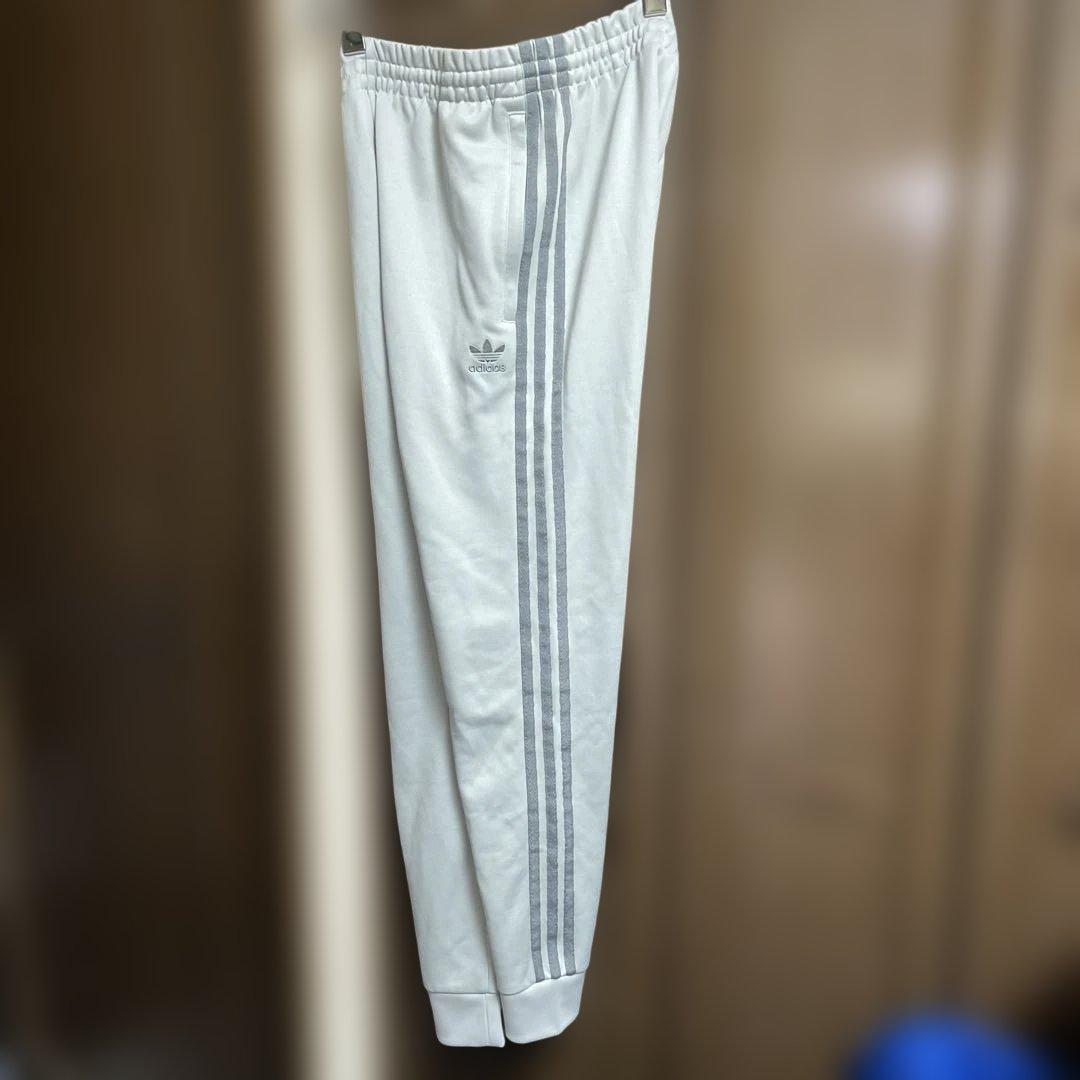 adidas トレフォイルロゴ 3本ライン グレージャージパンツ