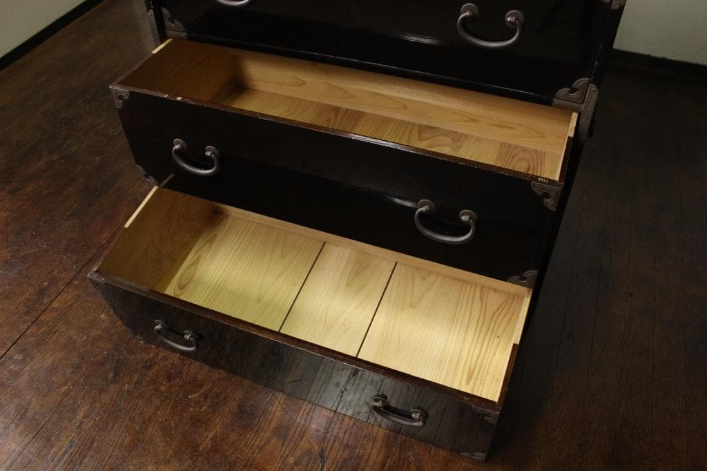 シンプルな四段引出しの時代箪笥 庄内箪笥/チェスト/古家具/古民藝/レトロ