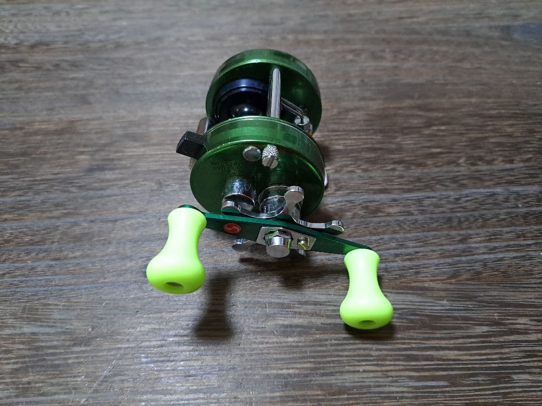 Abu ambassadeur 2500C　グリーン　サイモンシモムラ　ハンドル