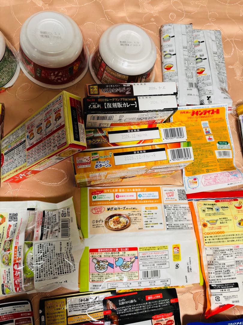 藤*川様 【食品まとめ売り】 カレー ラーメン 珈琲 青汁 調味料 色々57点+