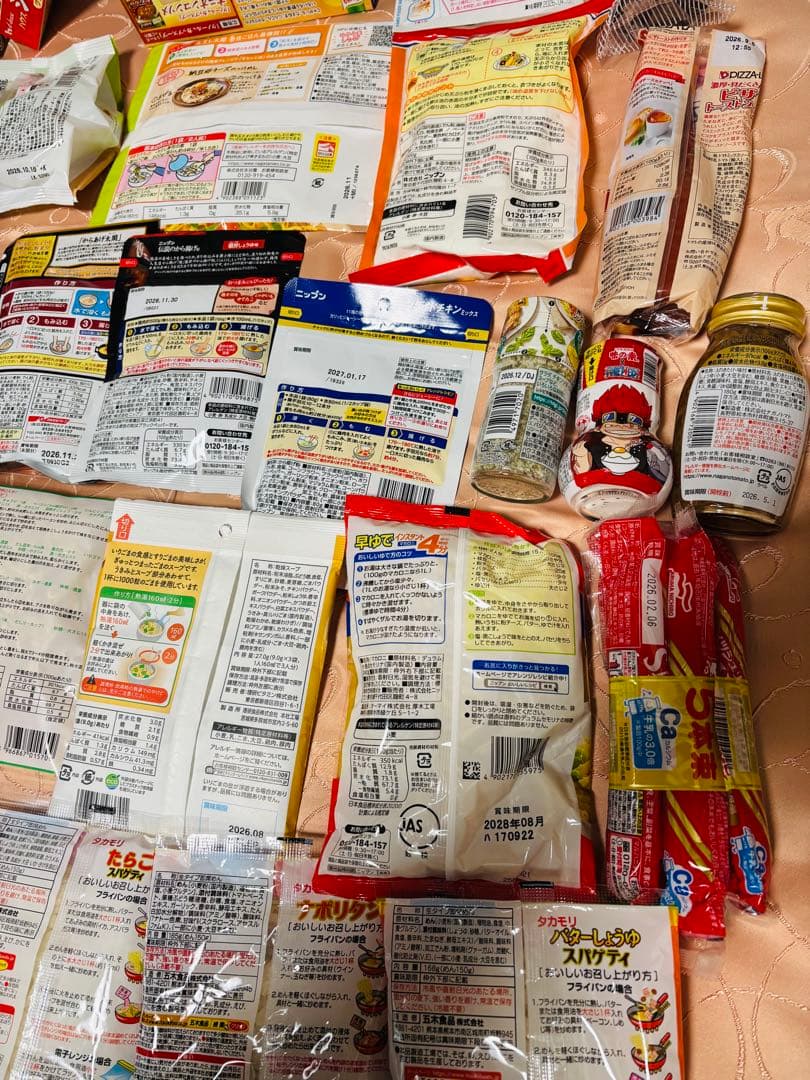 藤*川様 【食品まとめ売り】 カレー ラーメン 珈琲 青汁 調味料 色々57点+