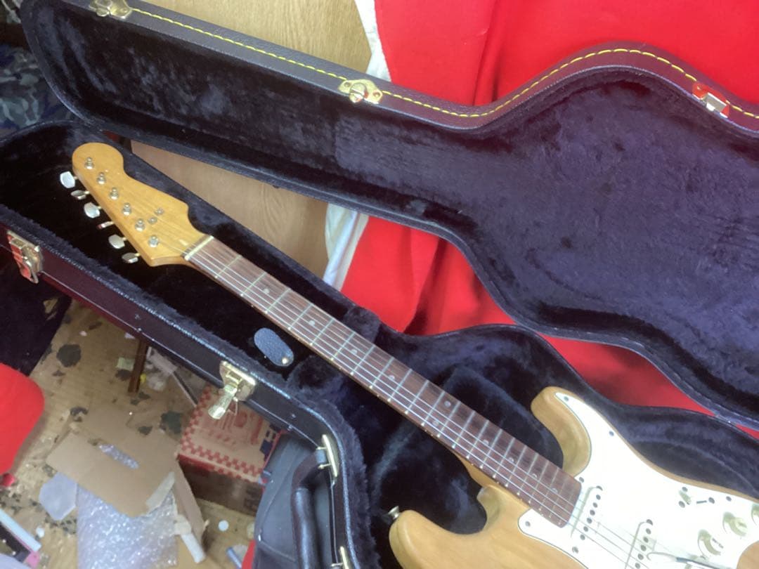 エレキギター ハードケース付き動作品