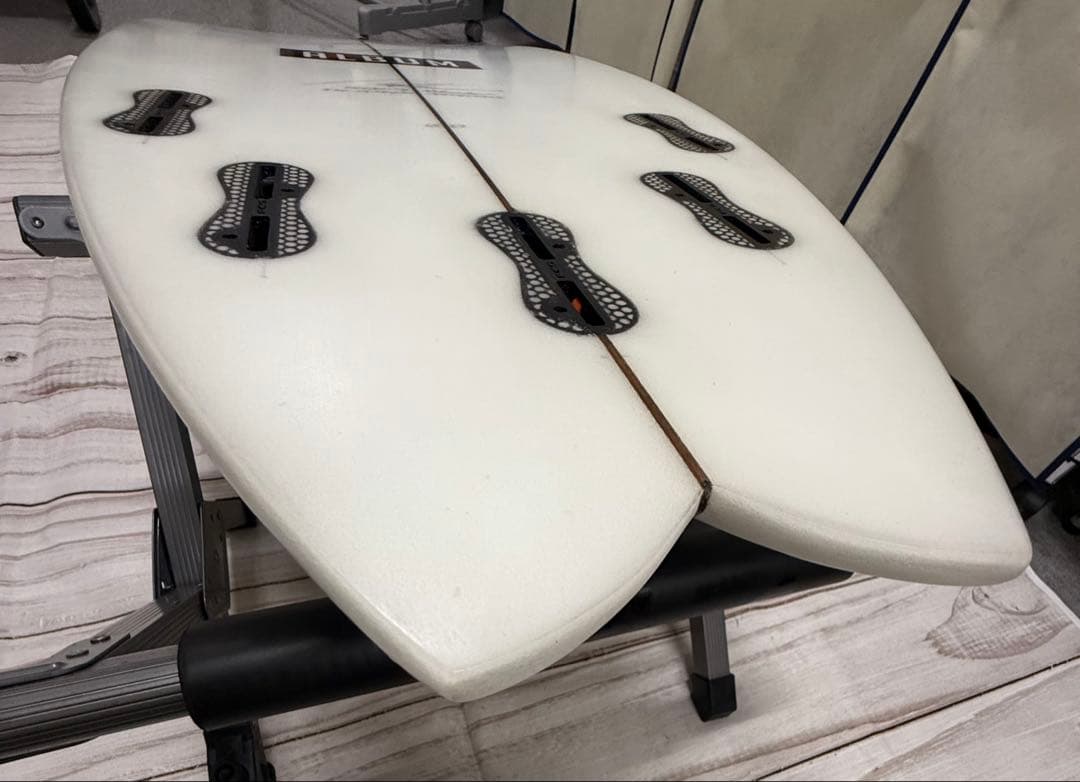 【美品】　ALBUM SURFBOARDインサニティ　フィン付き