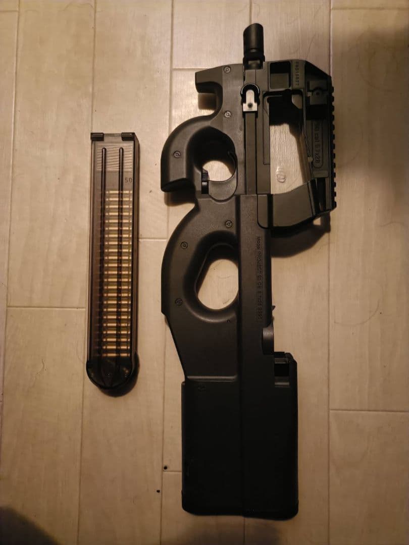 東京マルイ　P90 電動ガン マガジン付き