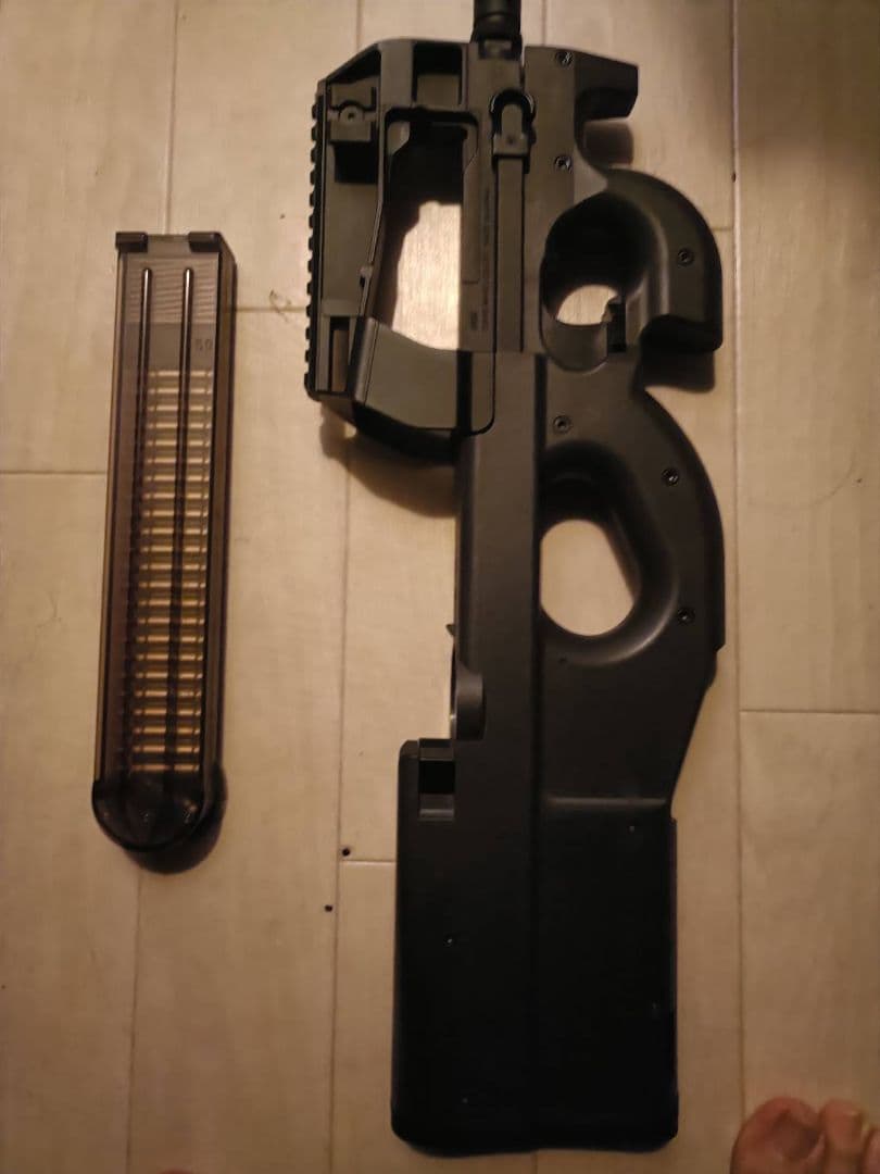 東京マルイ　P90 電動ガン マガジン付き