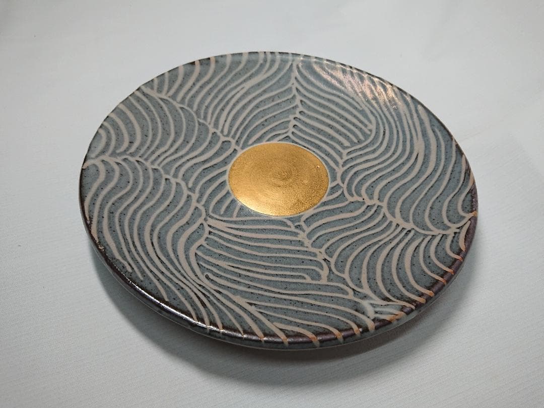 ◆ 安藤日出武作 ◆　旭日双光章叙勲記念・金彩旭日波紋平皿　＊新品未使用品