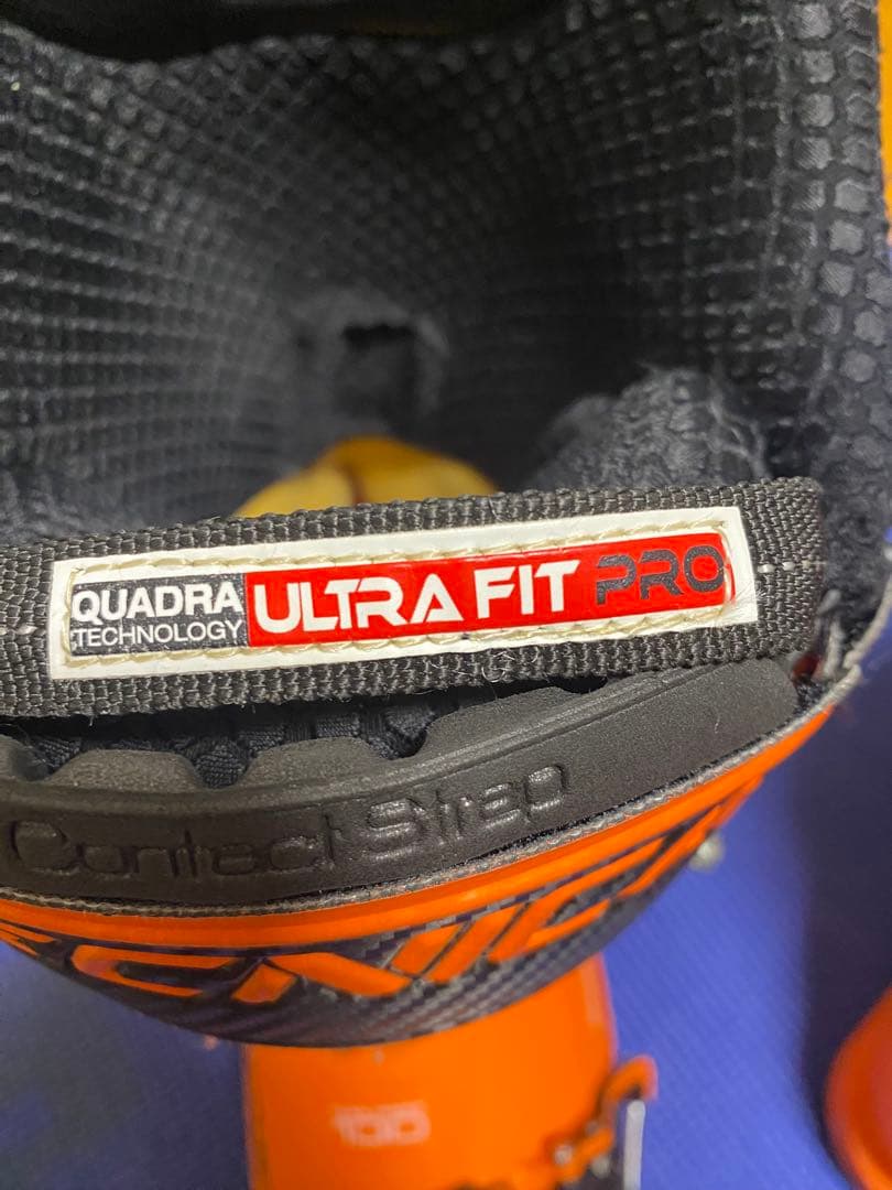 スキーブーツ　テクニカ