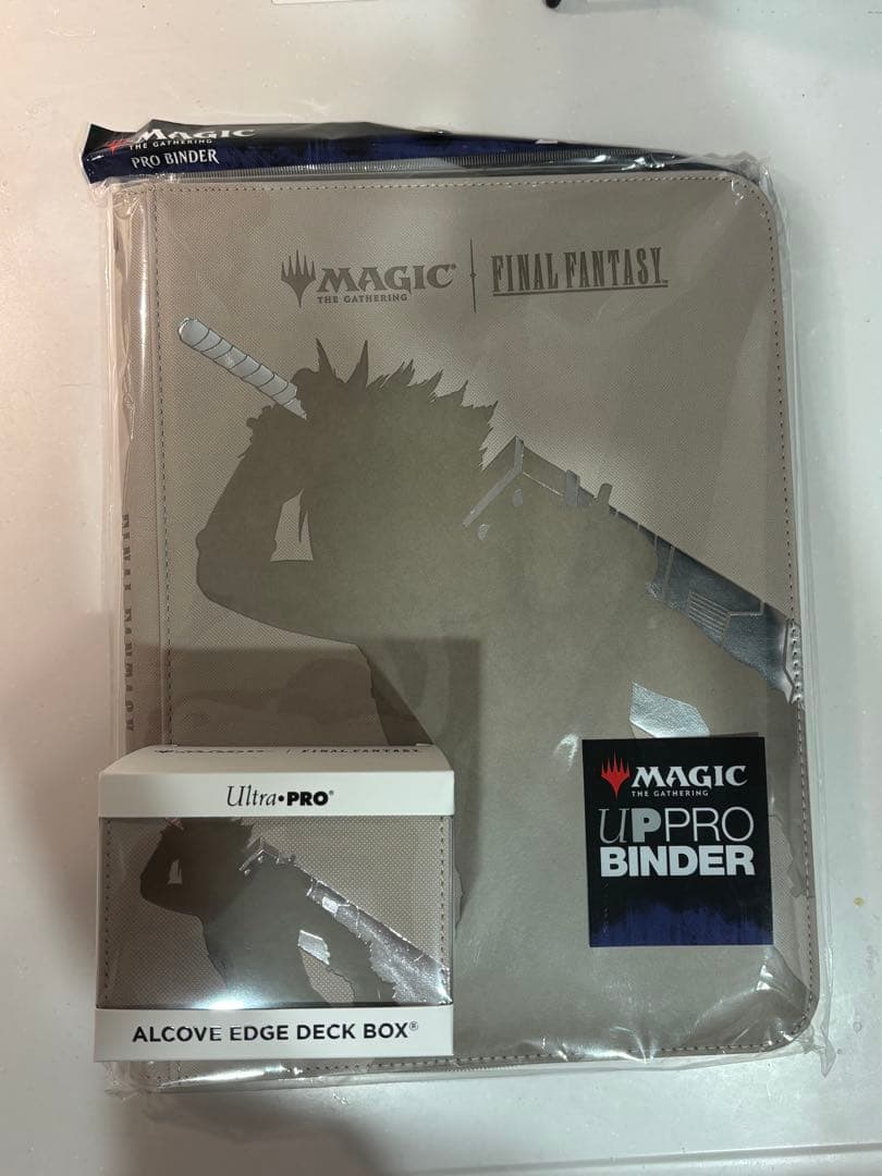 MTG ウルトラプロ FF クラウド　プロバインダー&デッキケース