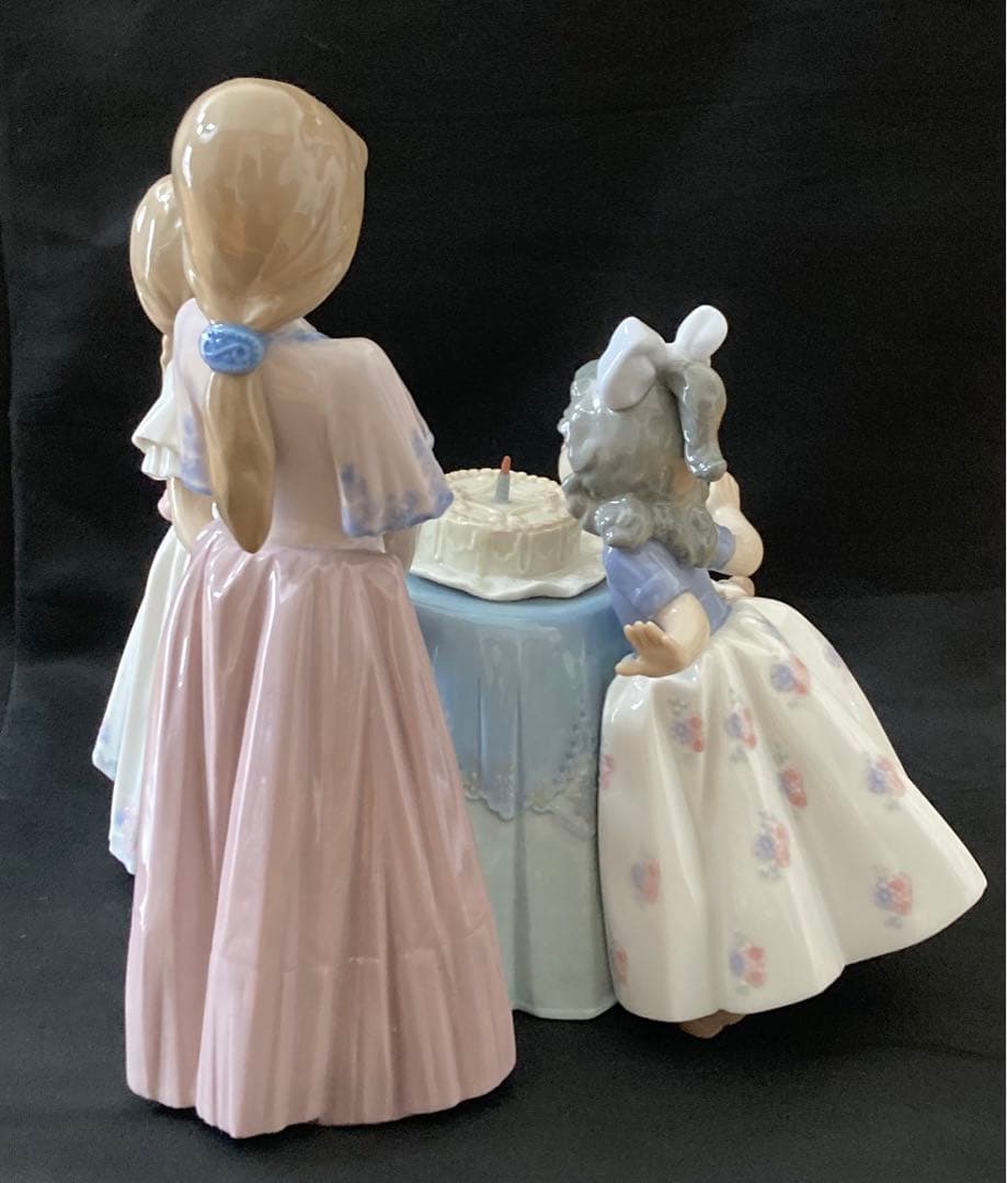 リヤドロ　バースデーケーキ　お誕生日会　家族　姉妹　ファミリー　犬