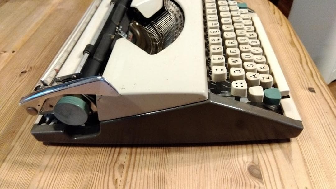 オリンピア　タイプライタ－