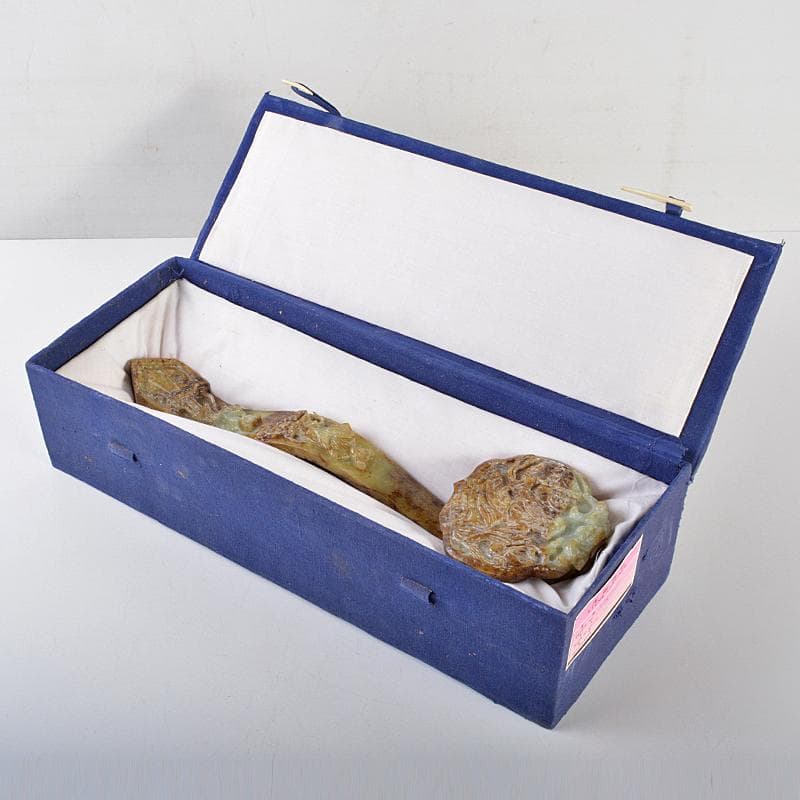 中国　玉石彫刻　人物刻　如意　D　R7205