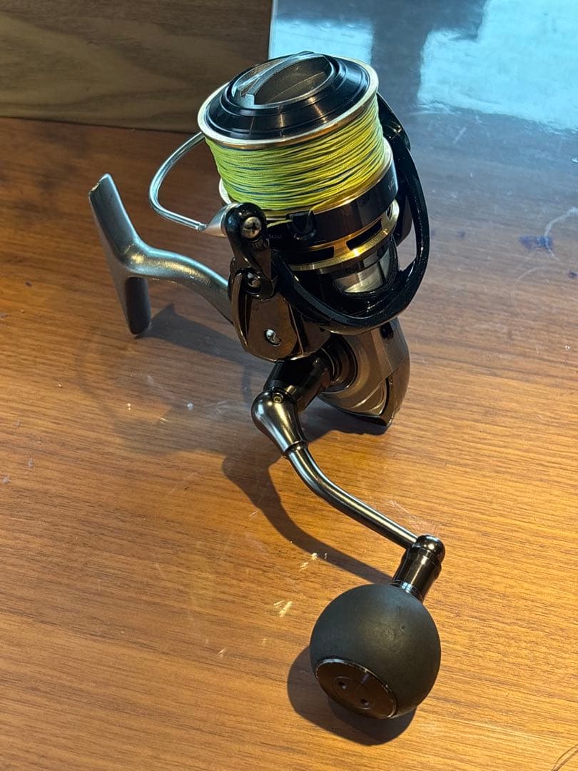 リール Daiwa VADEL 4000 Spinning Reel