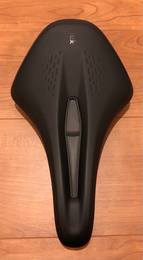 fizik TERRA ARGO X1 160mm カーボンレールサドル