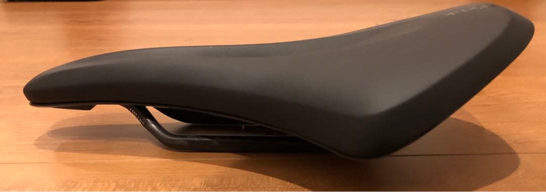 fizik TERRA ARGO X1 160mm カーボンレールサドル