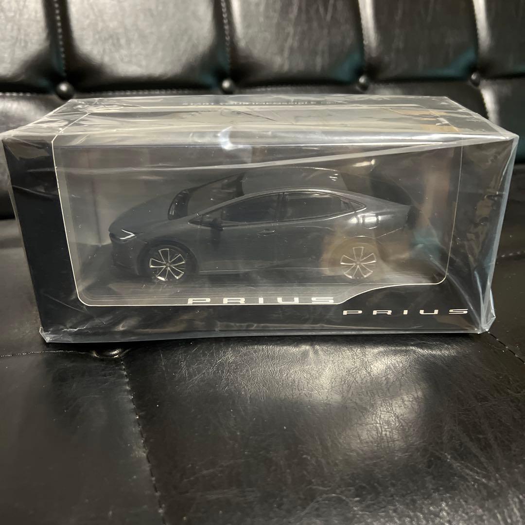 新型プリウス カラーサンプル アッシュ