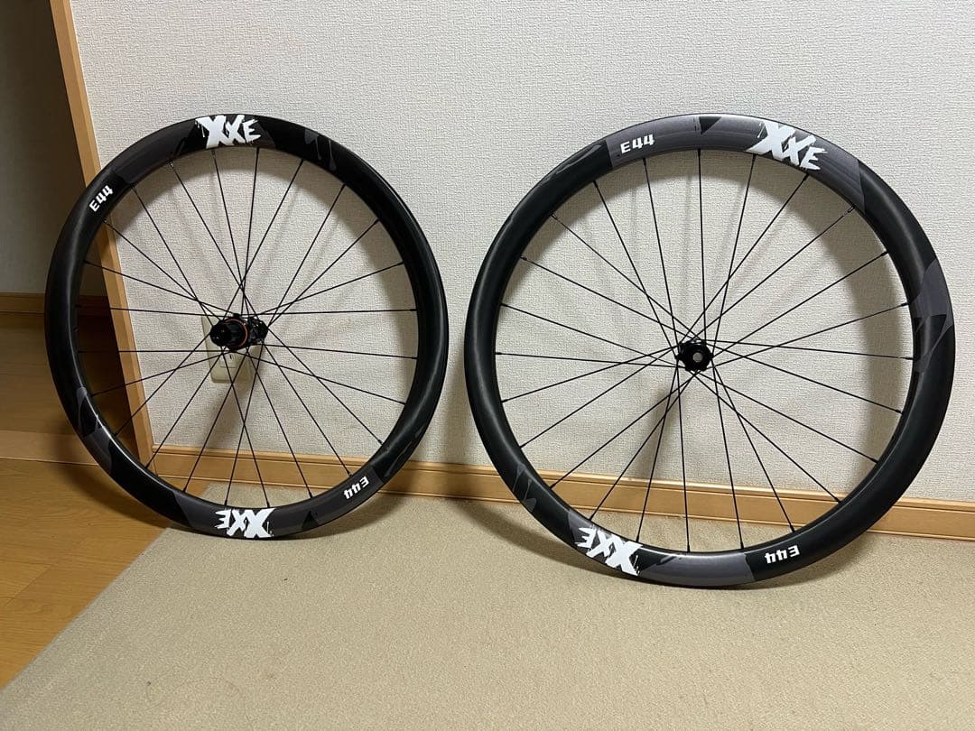 エライリー　カーボンホイール