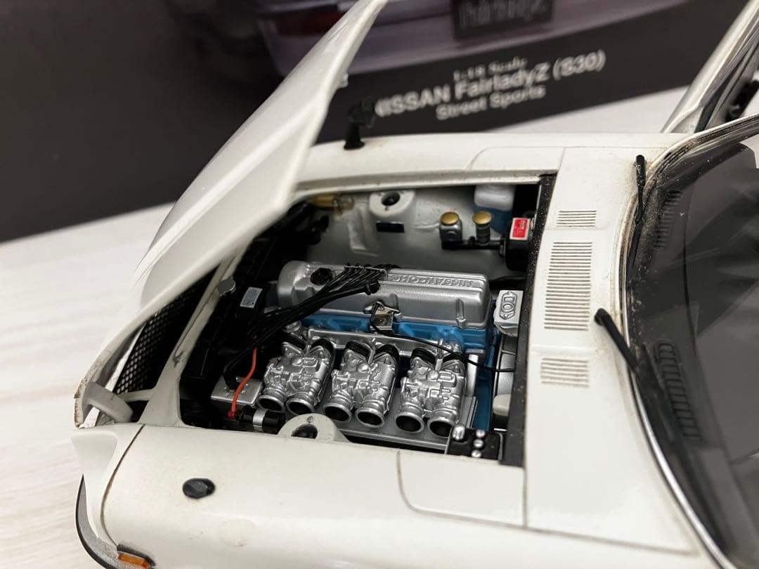 1/18京商 日産　フェアレディZ S30 左ミラーは欠品です。