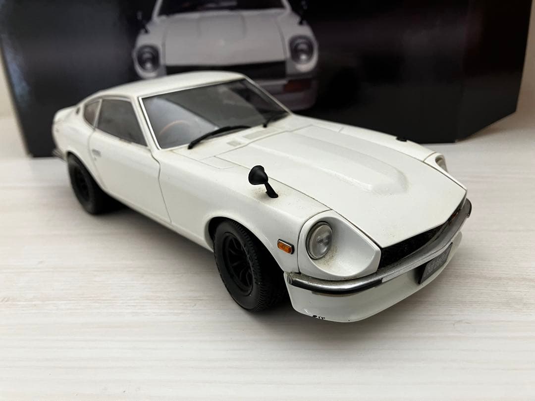1/18京商 日産　フェアレディZ S30 左ミラーは欠品です。