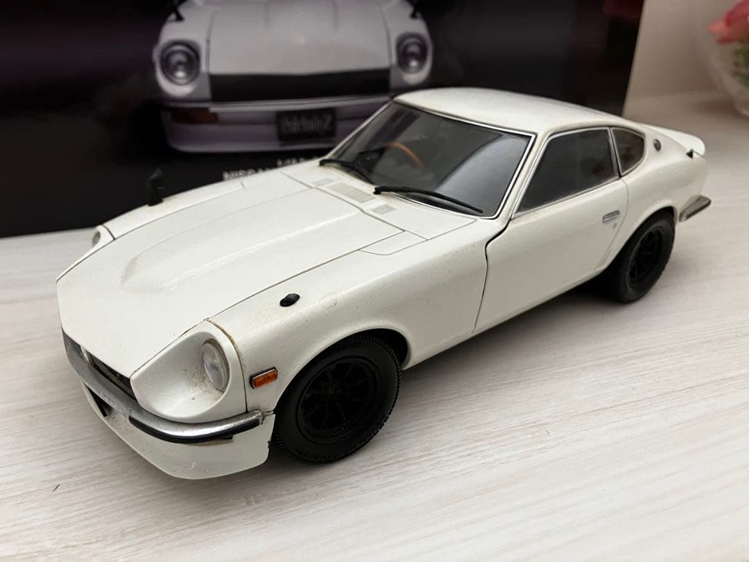 1/18京商 日産　フェアレディZ S30 左ミラーは欠品です。