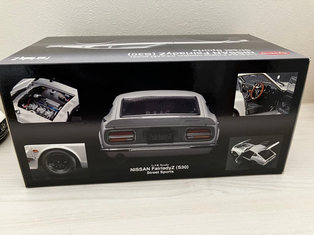 1/18京商 日産　フェアレディZ S30 左ミラーは欠品です。