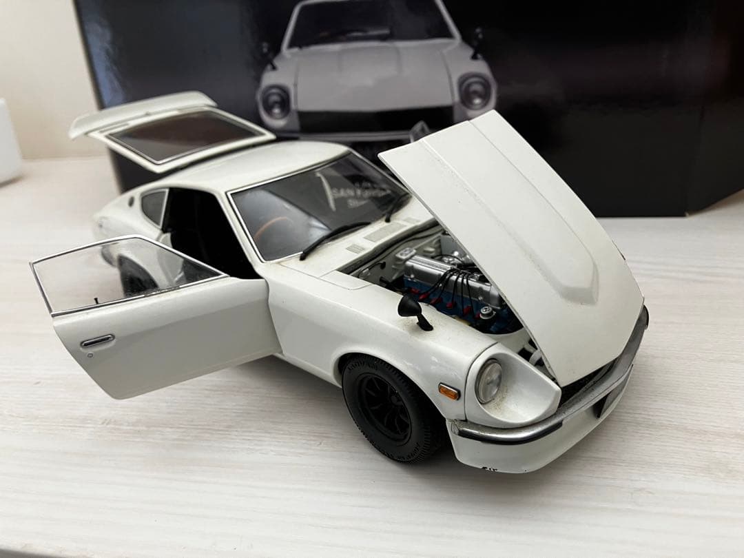 1/18京商 日産　フェアレディZ S30 左ミラーは欠品です。