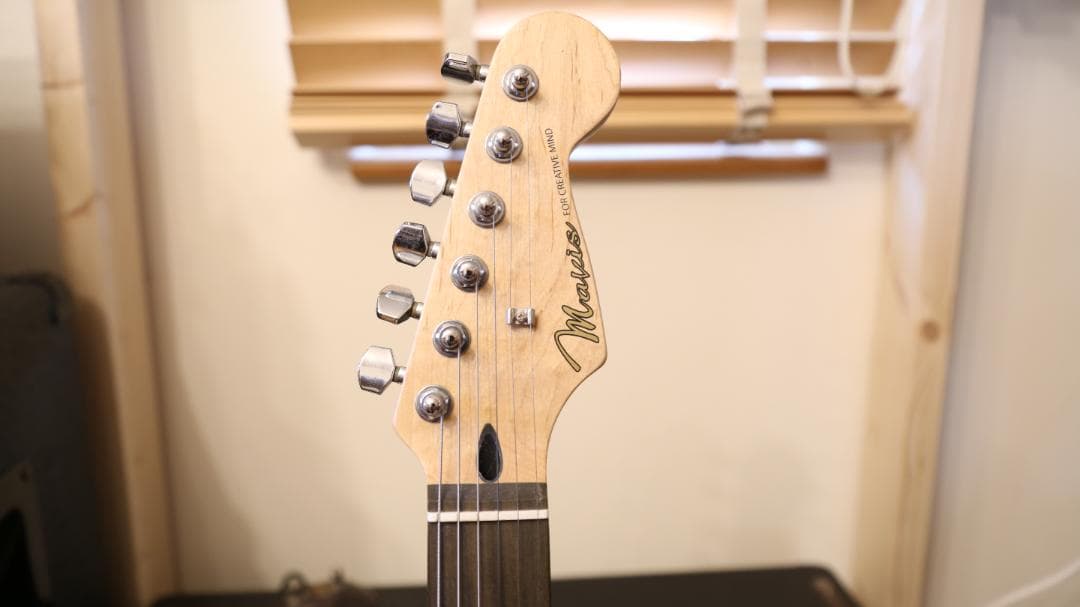 Maison ストラトキャスター　タイプ　ヴィンテージホワイト