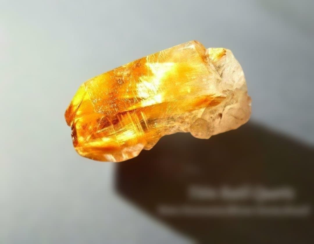 ブラジル産 タイチン ルチル 放射 ルチル クォーツ 水晶 鉱物標本