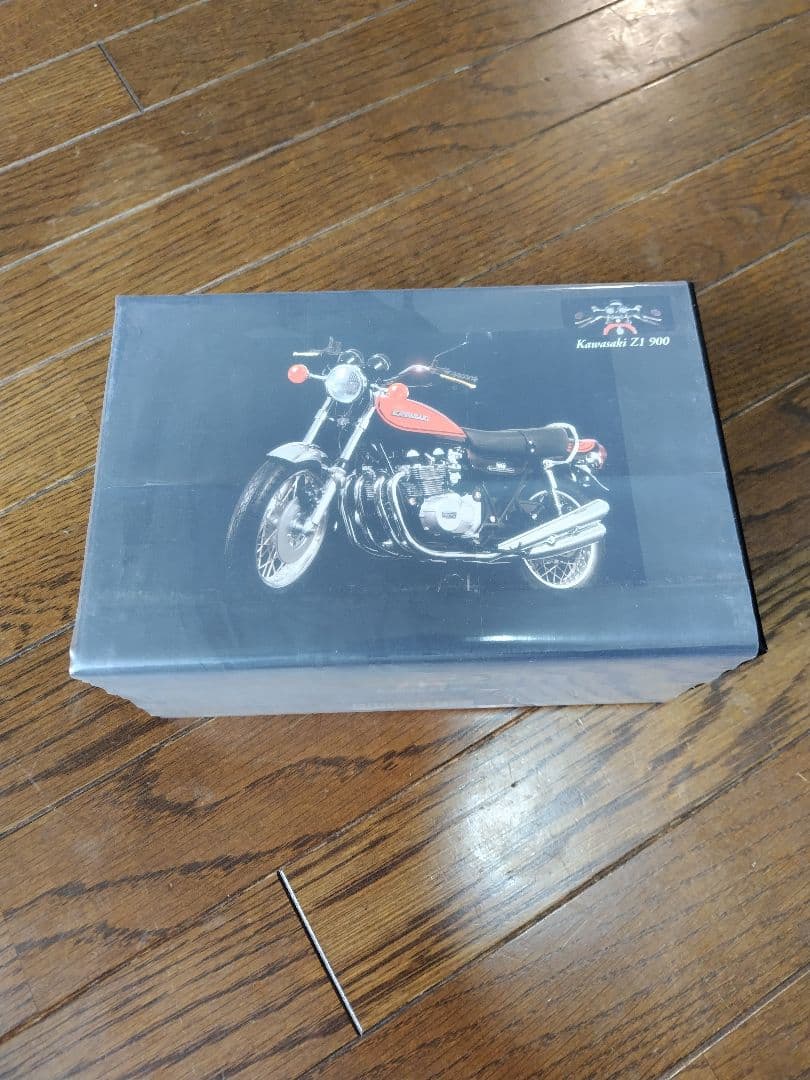 Kawasaki カワサキ Z1 900 1972年モデル 1/12スケール
