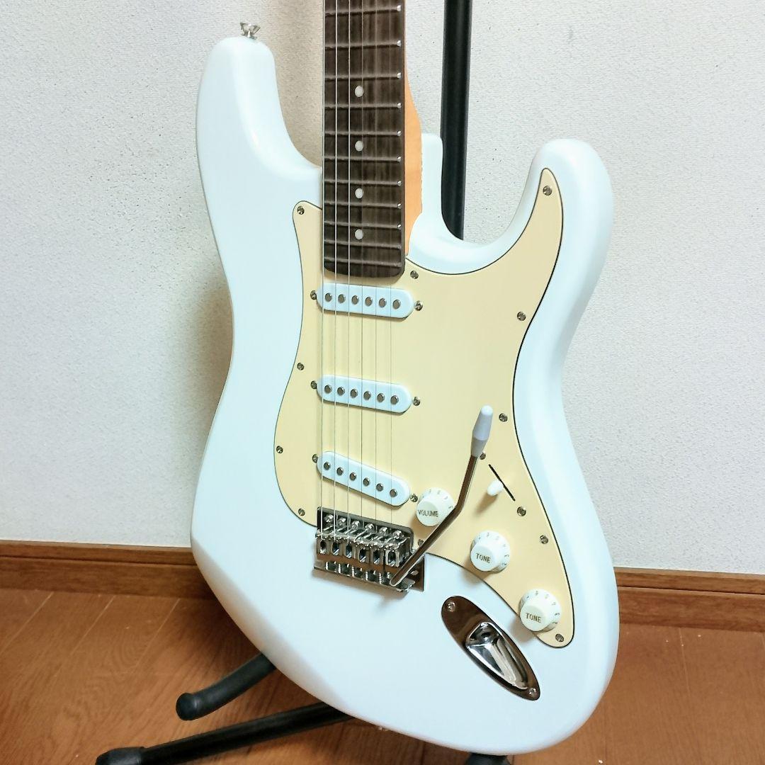 美品　BUSKER’S　ストラトキャスタータイプ　エレキギター　ホワイト