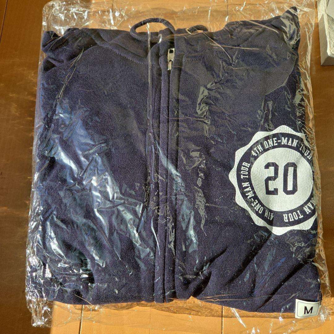 家入レオ　20　ジップパーカー　Mサイズ