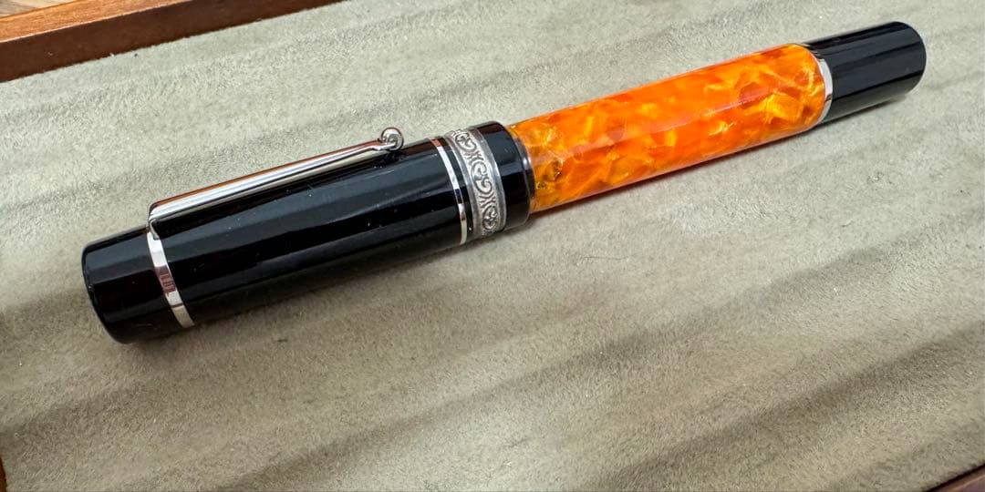 DELTA デルタ ドルチェビータ ミディアム万年筆 MID EF ペン先14金