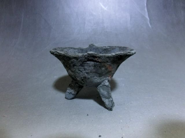 酒器■立ち盃 三つ足 発掘品 古金属 青銅 祭祀品 副葬品 猪口 時代物 骨董■