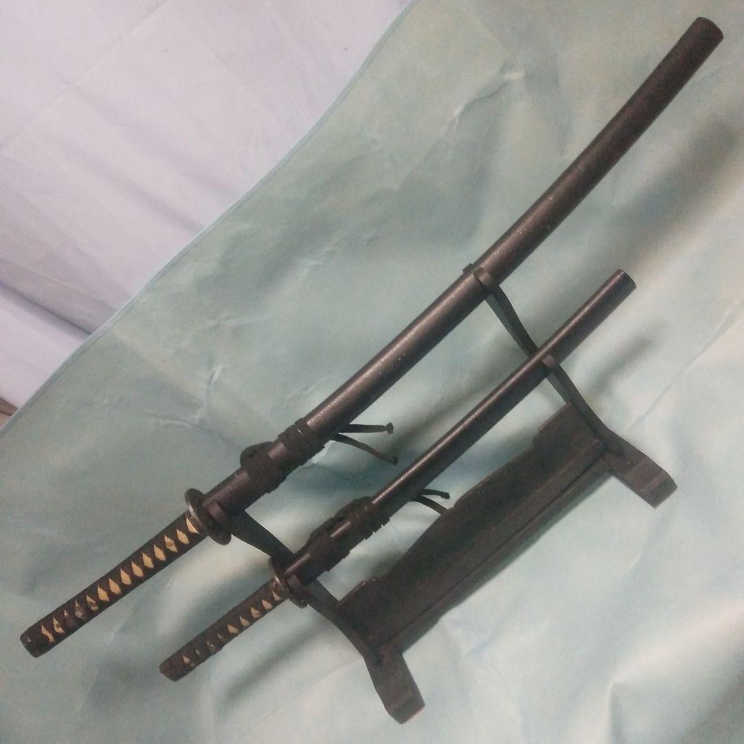 黒塗り梨地仕上げ鞘大小脇差し（模造刀)