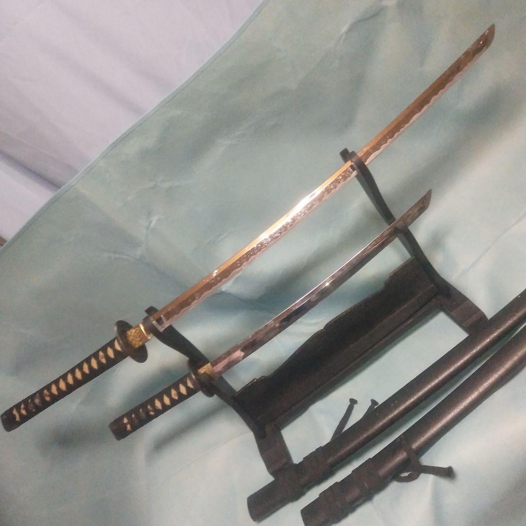 黒塗り梨地仕上げ鞘大小脇差し（模造刀)