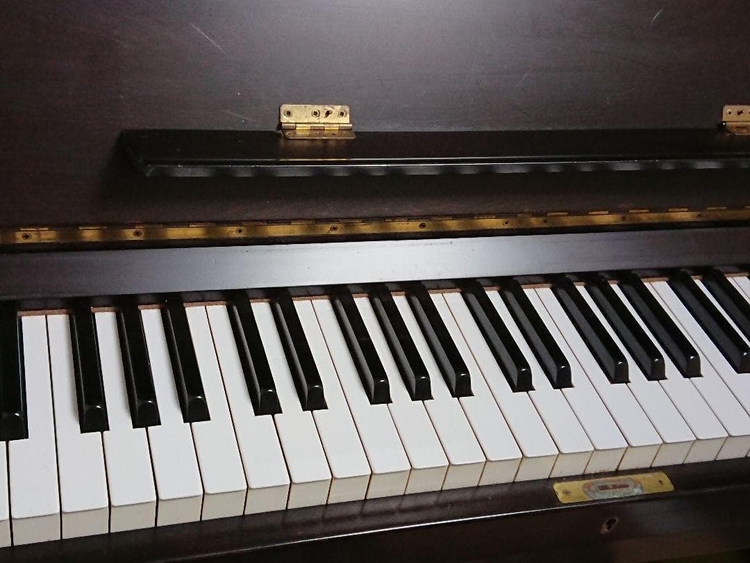 木目調、ヤマハアップライトピアノ