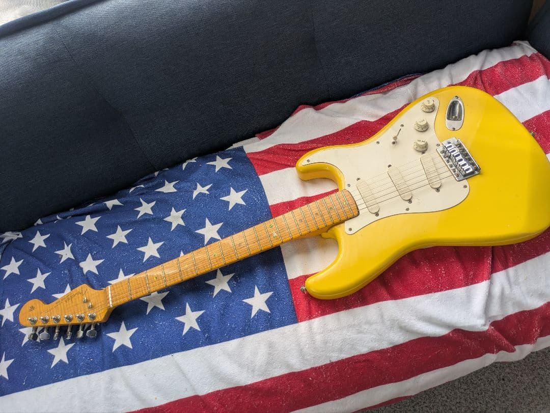 ストラトキャスタータイプ　 レースセンサー PU 搭載　ゴージャス仕様