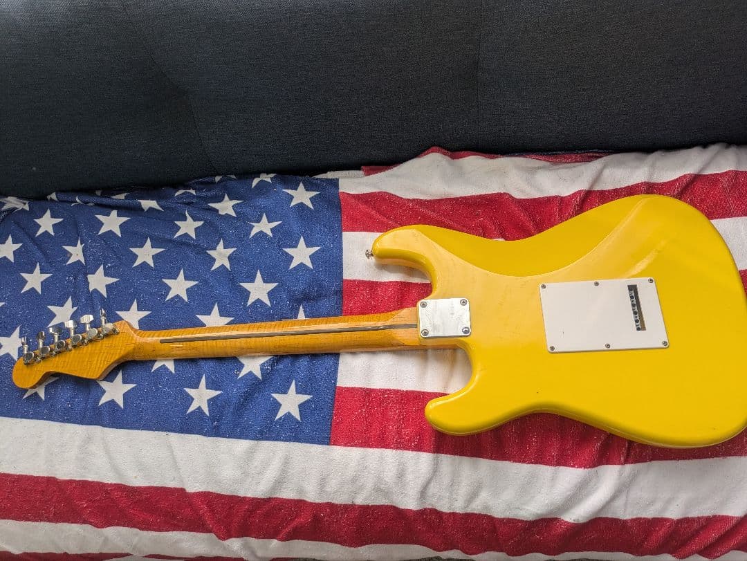 ストラトキャスタータイプ　 レースセンサー PU 搭載　ゴージャス仕様