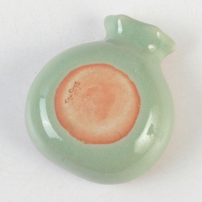 茶道具　真清水蔵六造　青磁　袋鼠香合　共布共箱　V　9725