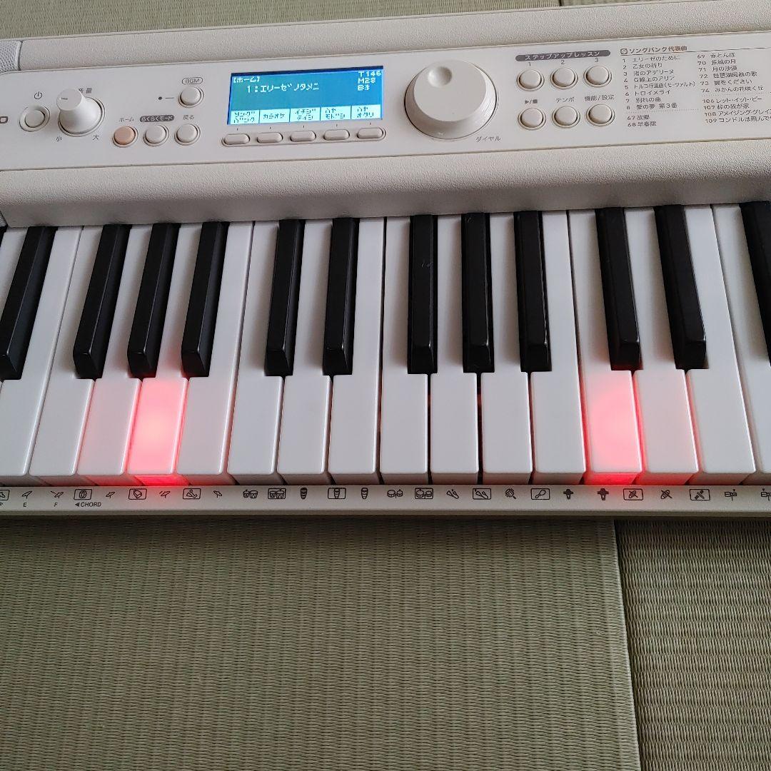 CASIO 61鍵電子キーボード ホワイト LK-526 22年製