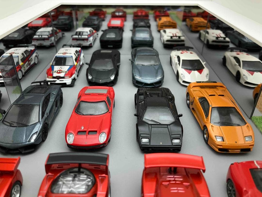 ミニカー専用ジオラマ：1/64 カーディーラーⅣ（オールブラック）希少モデル！