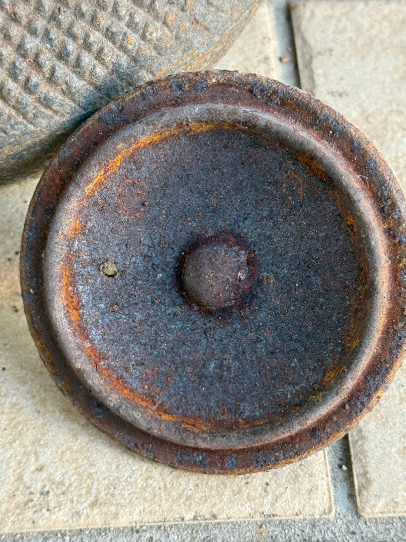 鉄製茶色丸型鉄瓶 取っ手付き