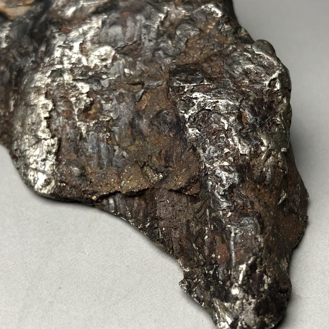 m*n様 アルタイ隕石 鉄隕石　外皮付き隕石　エンドカット　原石　重さ約231ｇ