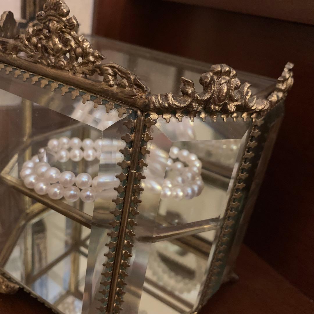 ガラスと真鍮の2段ロココジュエリーボックス