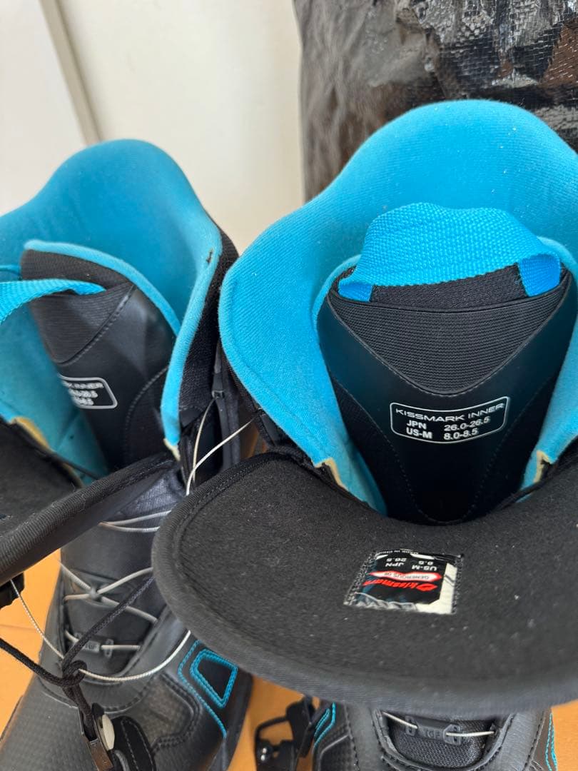 キスマーク　スノーボードブーツ ブラック/ブルー