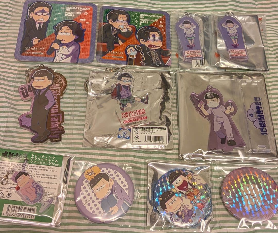 おそ松さん　一松中心　まとめ売り　紙類　缶バッジ　アクキー等 レアあり