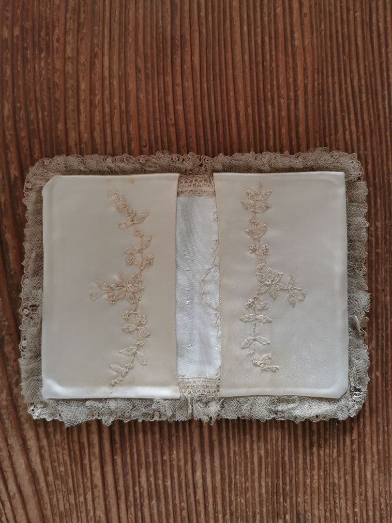アンティークポワンドローズ ボビンレース パール装飾シルク聖書/ハンカチケース