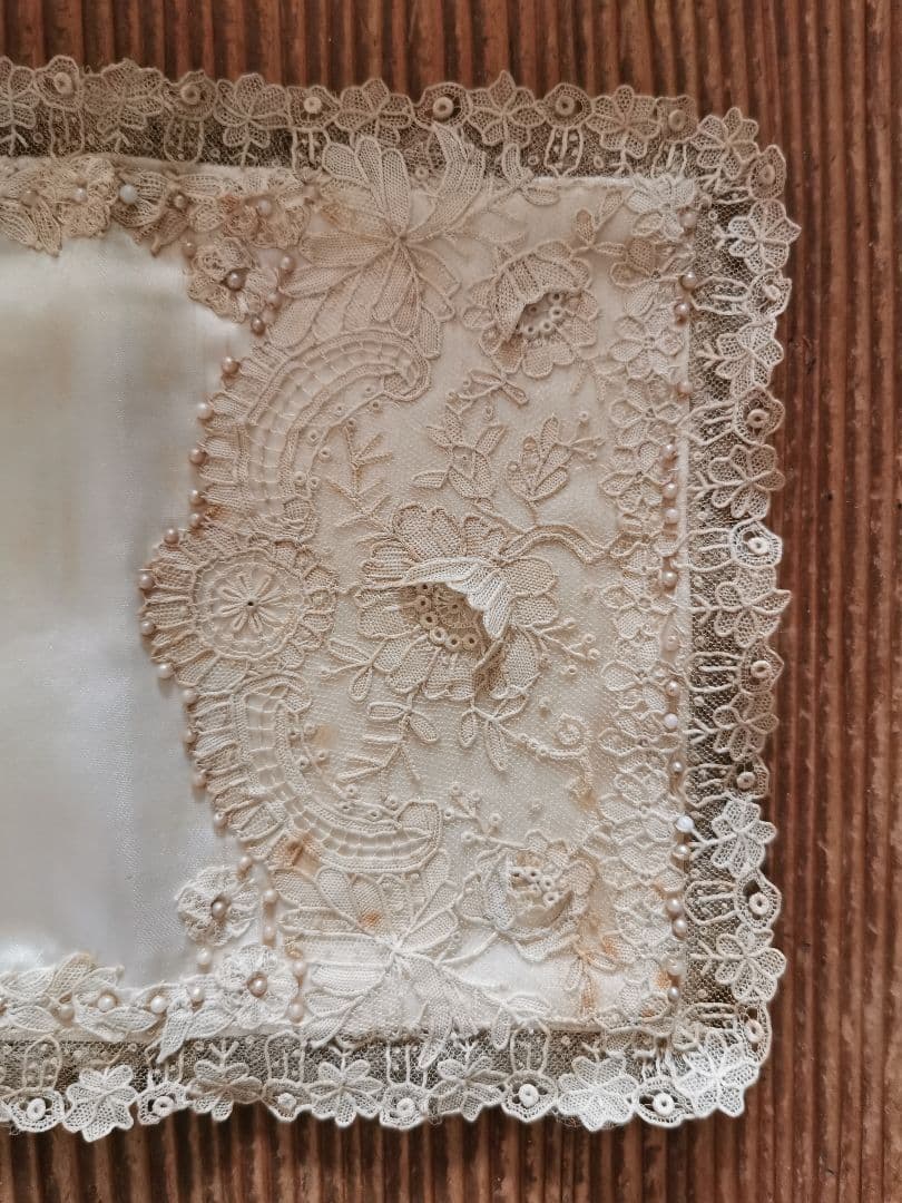 アンティークポワンドローズ ボビンレース パール装飾シルク聖書/ハンカチケース