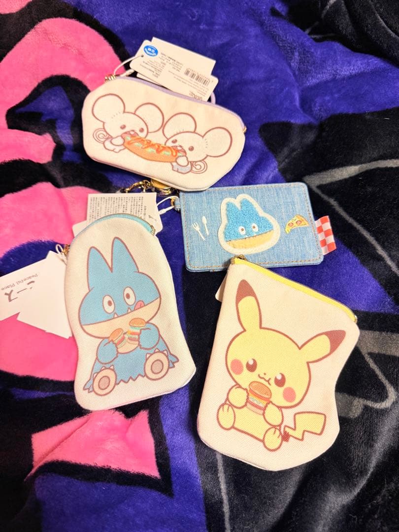 ポケピース　キーホルダー　バッジ　ミニポーチ