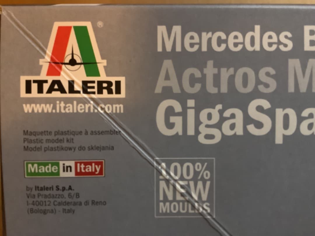 イタレリ　メルセデスベンツ　アクトロス　MP4　ギガスペース　1/24